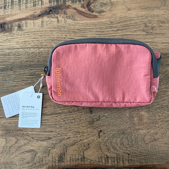 NWT Lululemon Mini belt bag - Picture 3 of 4